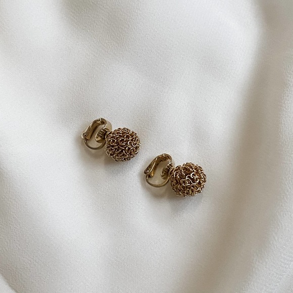VTG Gold Chain Ball Scribble Clip Earrings - Picture 5 of 6